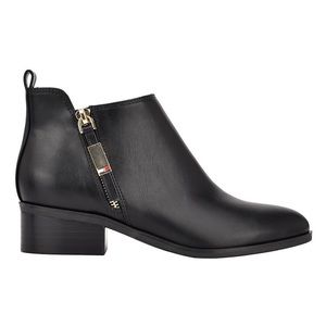 🎉🎉 Host Pick!! NIB Tommy Hilfiger Wright Booties Size 8